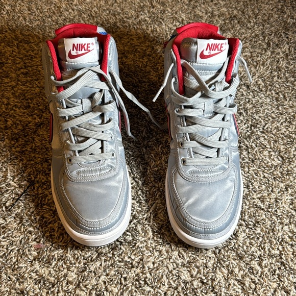 Nike Vandal High Supreme Air Force 1
Metallic Silver - Picture 2 of 5